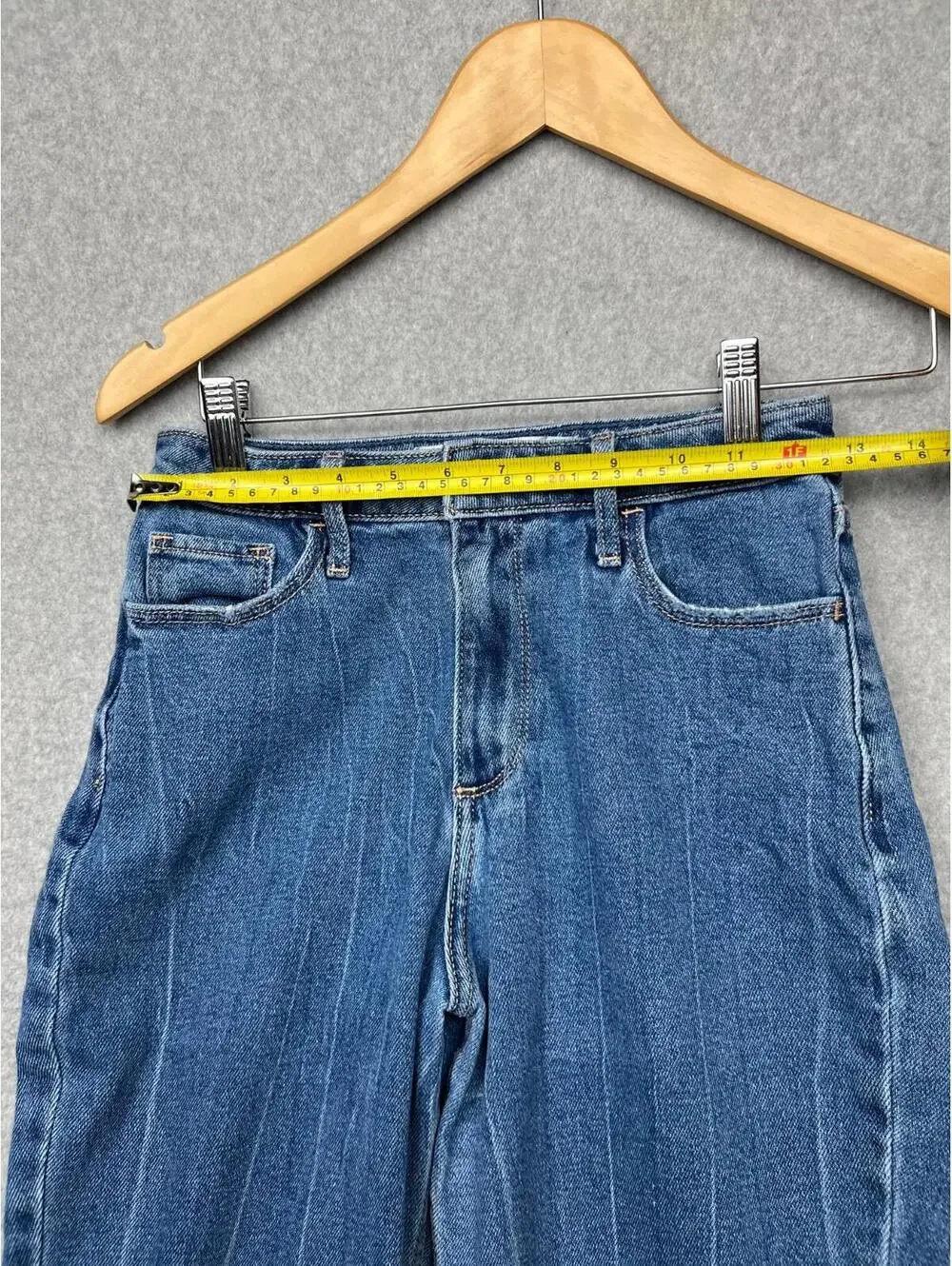 Hollister Curvy Mom high Rise Denim Jeans Womens Size 0 Raw Hem Patches 80s 90s